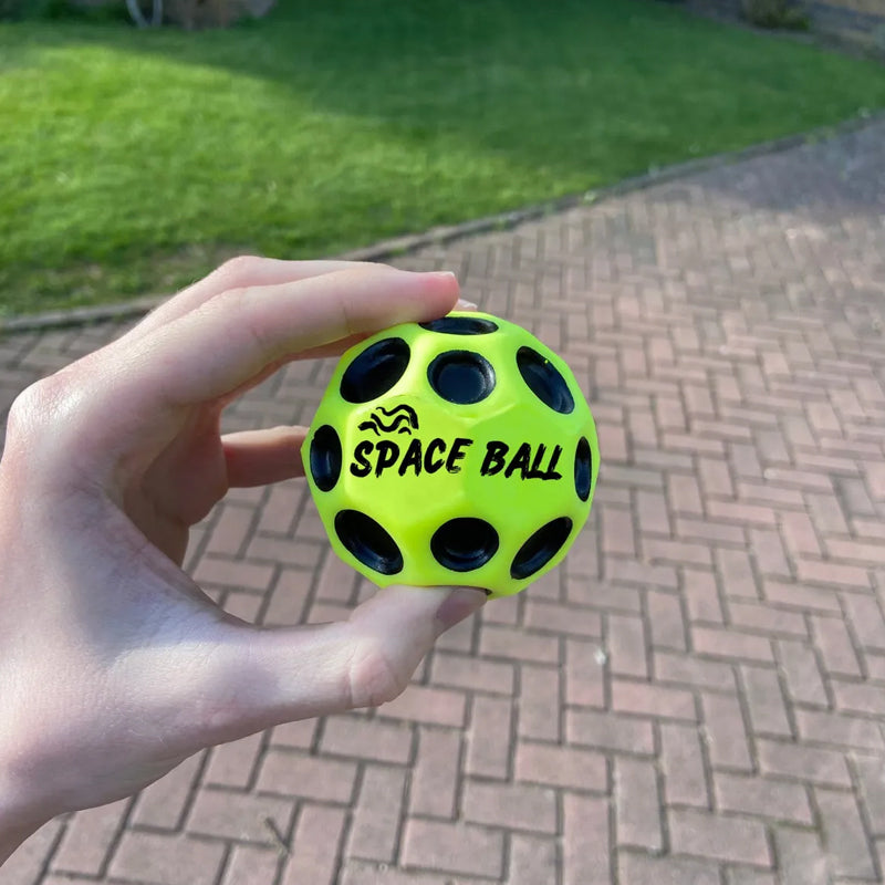 Hohe Bounce-Loch-Ball