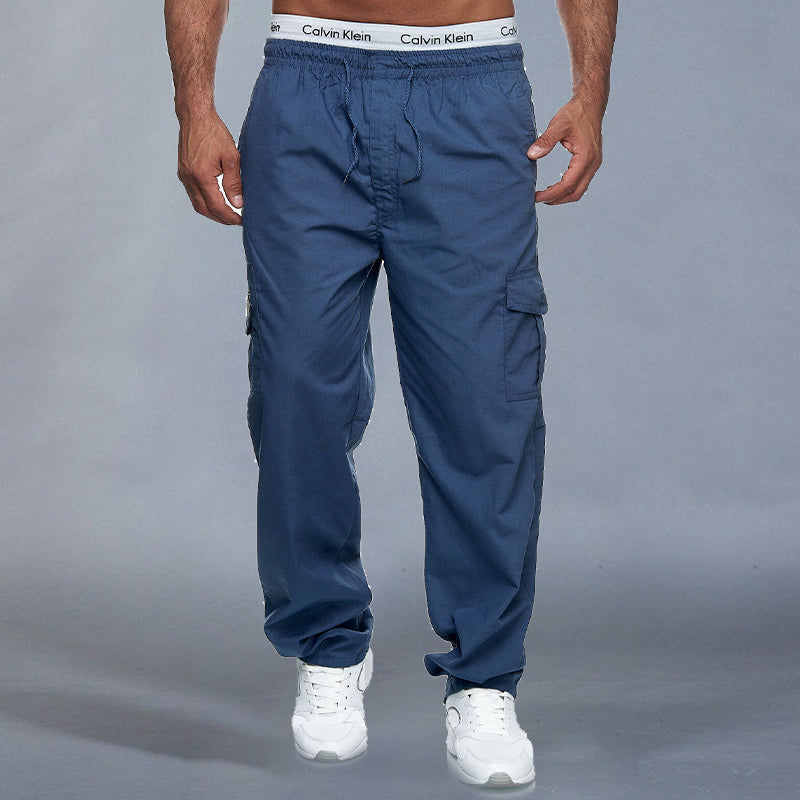 Lässige lockere Herrenhose mit mehreren Taschen
